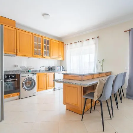 Апартаменты The Sunset 1 Bed Flat Short Walk Armacao *