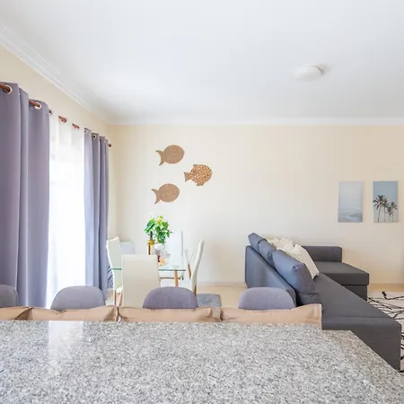 The Sunset 1 Bed Flat Short Walk Armacao * Армасан-де-Пера