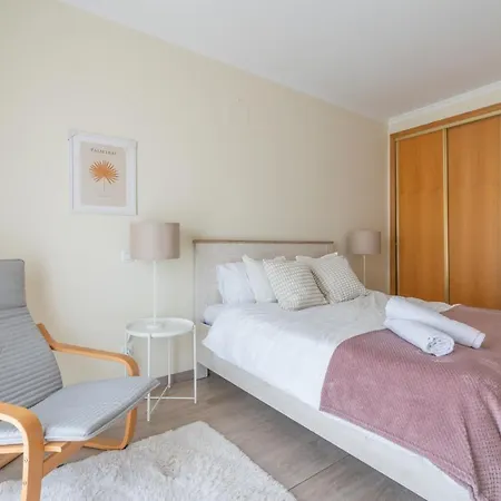 The Sunset 1 Bed Flat Short Walk Armacao