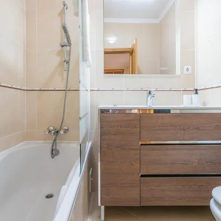 The Sunset 1 Bed Flat Short Walk Armacao